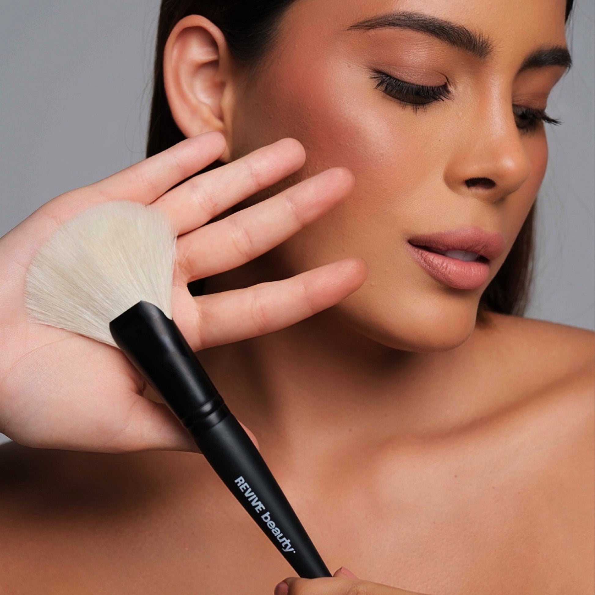 REVIVE Beauty-Dominance set-14 Piece Professional Brush set with Case